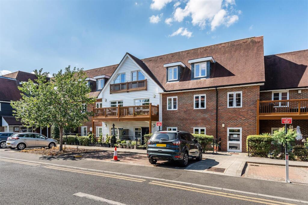 Apartment in Sutton - View 4