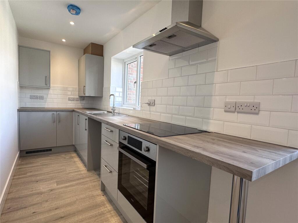 Main image of property: Broadway, Didcot, Oxfordshire, OX11