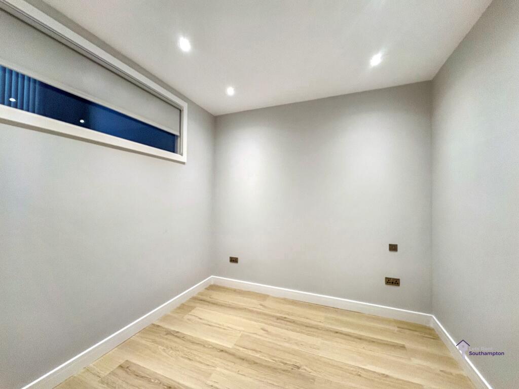 Apartment in Waterlooville - View 3