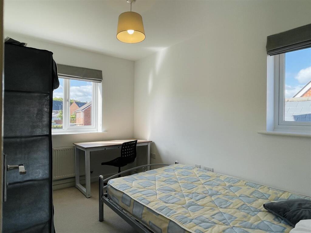 6 bedroom town house for rent