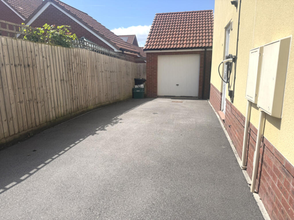 Meadow Brown Close, Thornbury, BS35 - More
