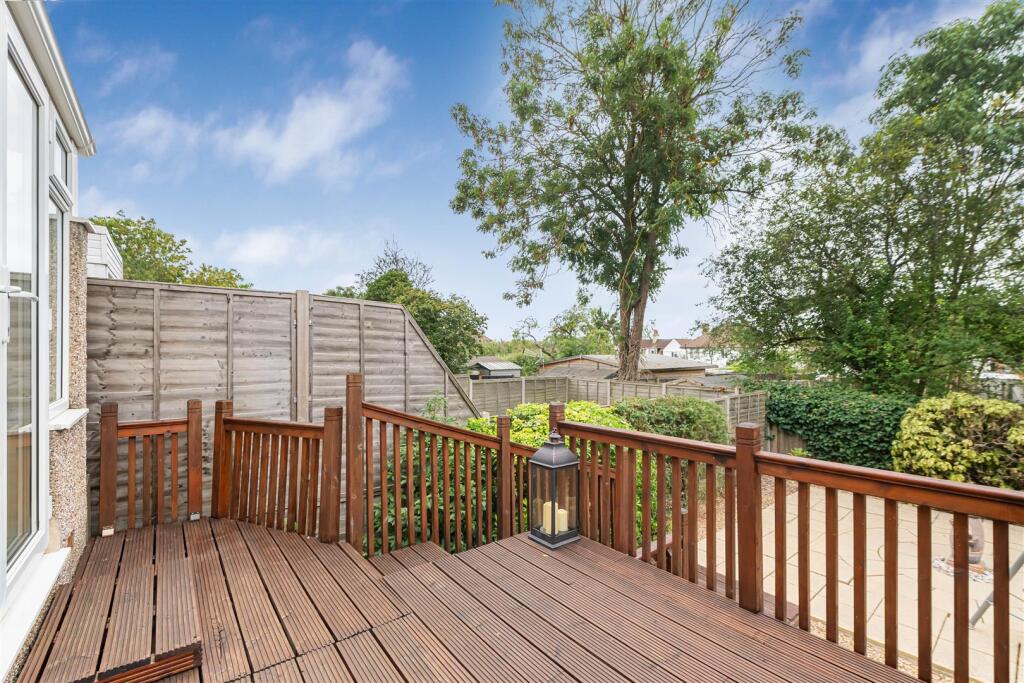 House in Sutton - View 5