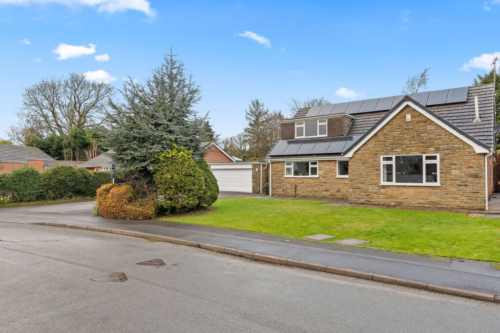 4-bed detached on Hayfield Close, Wingerworth, Chesterfield, S42 6QF, £645,000