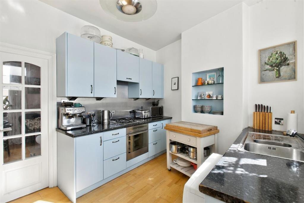 Apartment in London - View 5