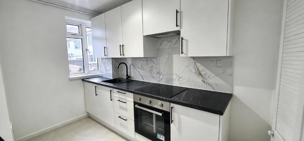 Apartment in Mitcham, Pollards Hill - View 4