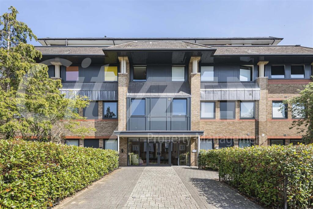 Apartment in Hertsmere, Hertfordshire - More