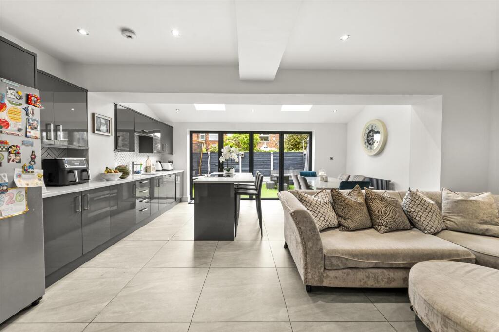 Lambert Drive, Sale photo 4