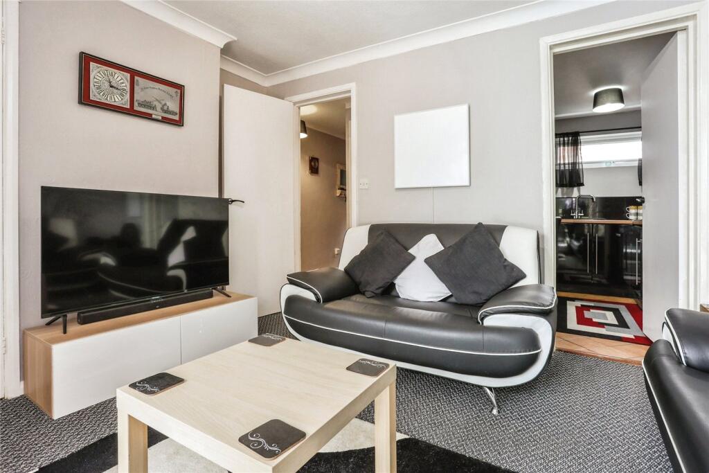 Apartment in Loughborough, Thorpe Acre - View 2