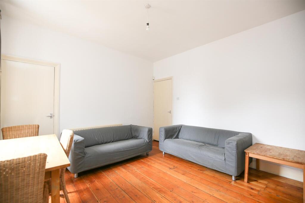 Apartment in Newcastle upon Tyne - View 3