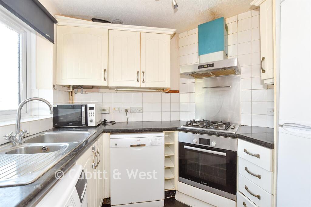 House in Sutton - View 3