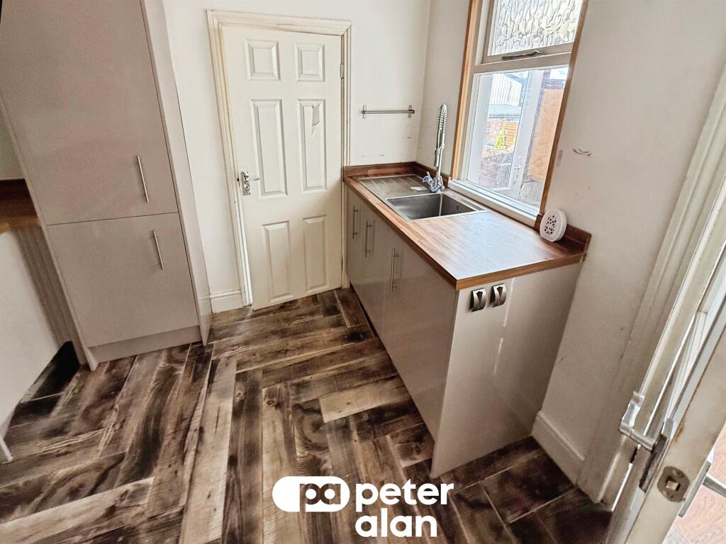 House in Blackwood, Caerphilly - More