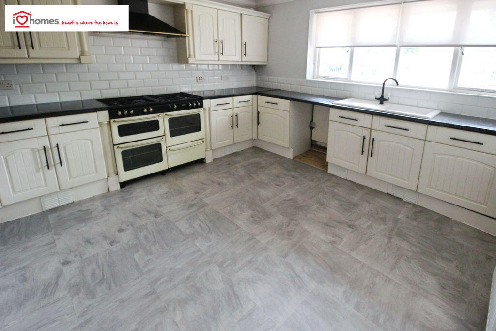 House in Walsall, West Midlands - More