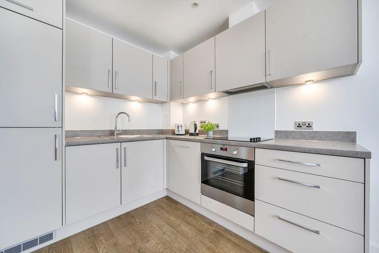 Apartment in Ilford - More