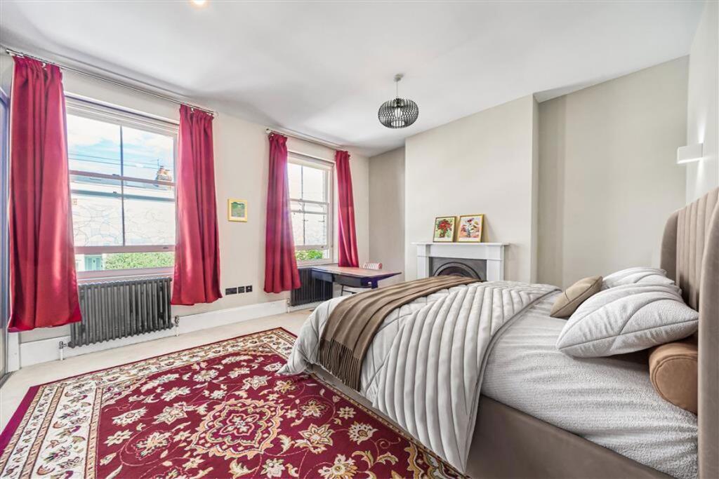 House in London - View 5