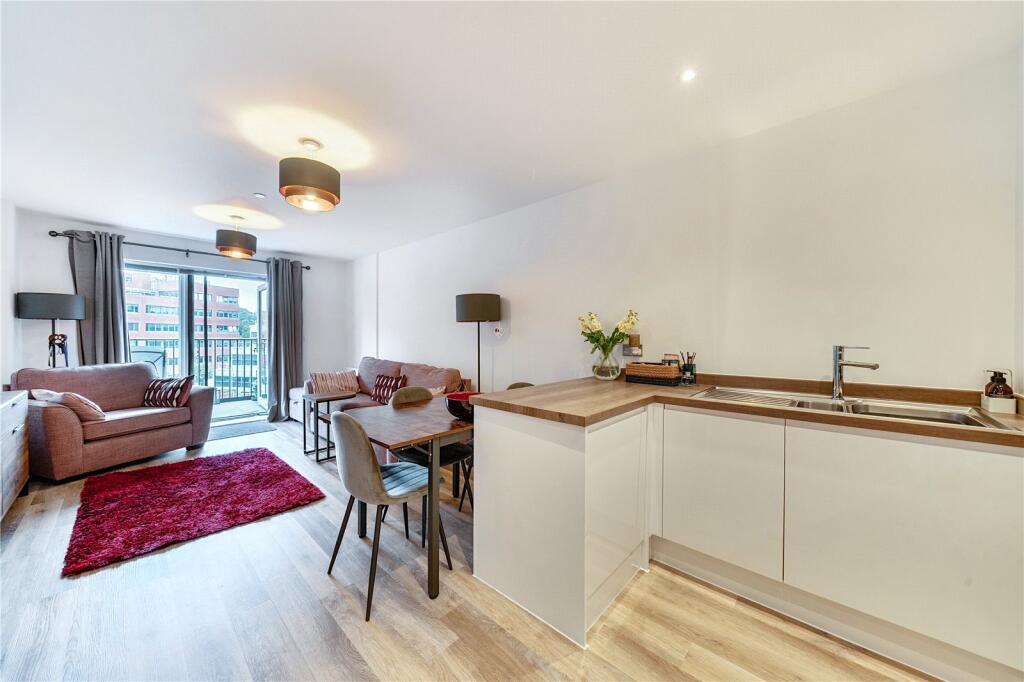 Apartment in Reading - View 3