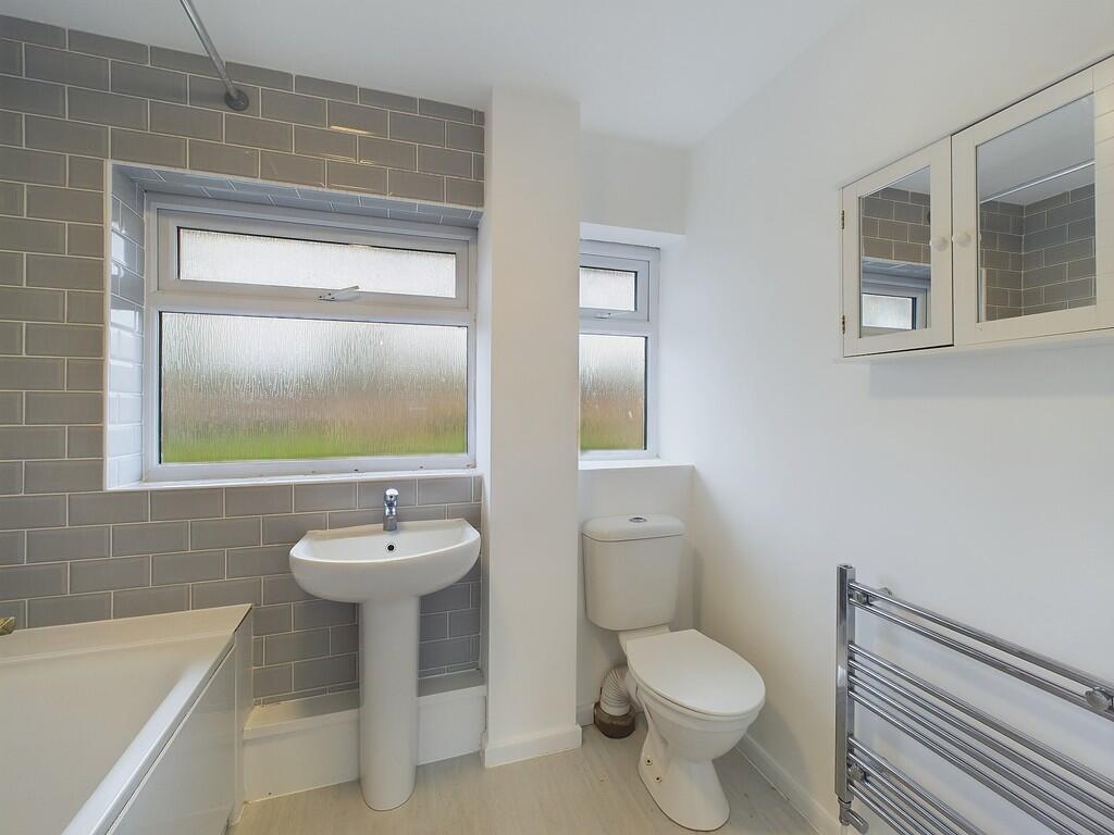 House in Crawley, Langley Green - View 6