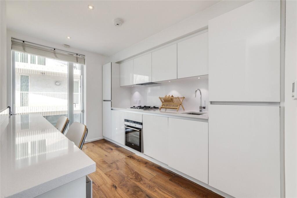 Apartment in London - More