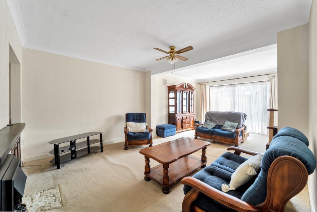 Oak Way, Bedfont, Greater London, TW14 8AT photo 2