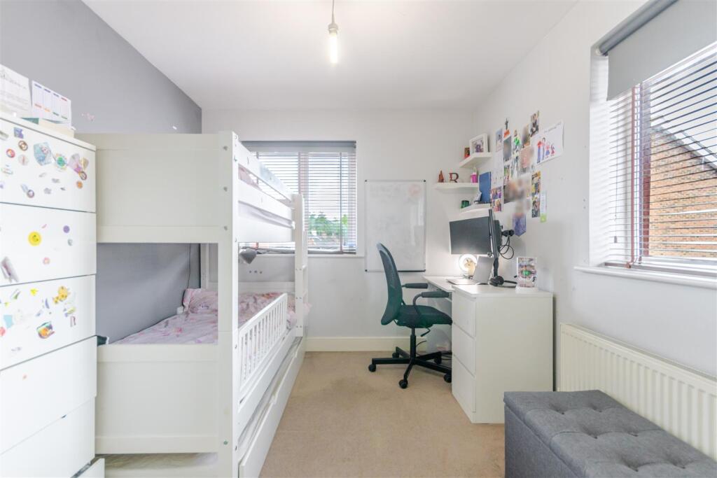 Apartment in Harrow - More