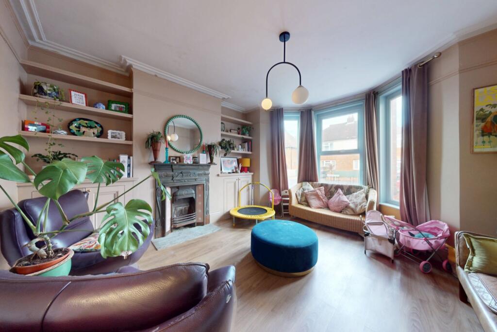 House in Folkestone, Morehall - View 2