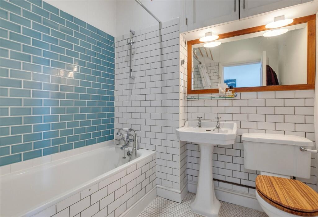 Apartment in London - View 5