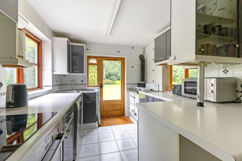 Foxes Lane, North Mymms, AL9 photo 5