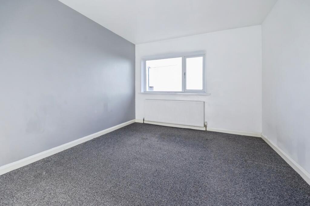 Winscombe Mount, Clifton, Nottingham, NG11 - More