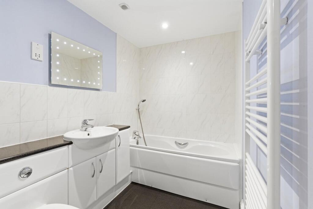 Apartment in Leeds, West Yorkshire - More