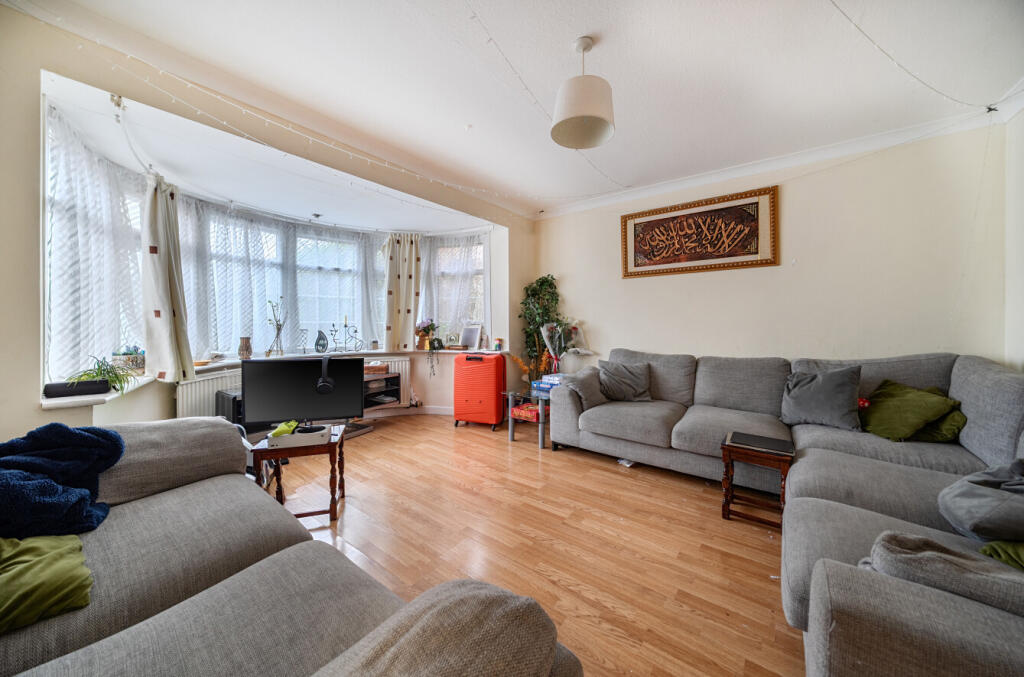 St. Andrews Crescent, Windsor, Berkshire photo 3