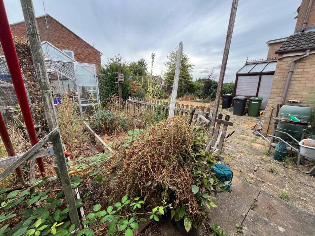 House in Northampton, Earls Barton - View 4