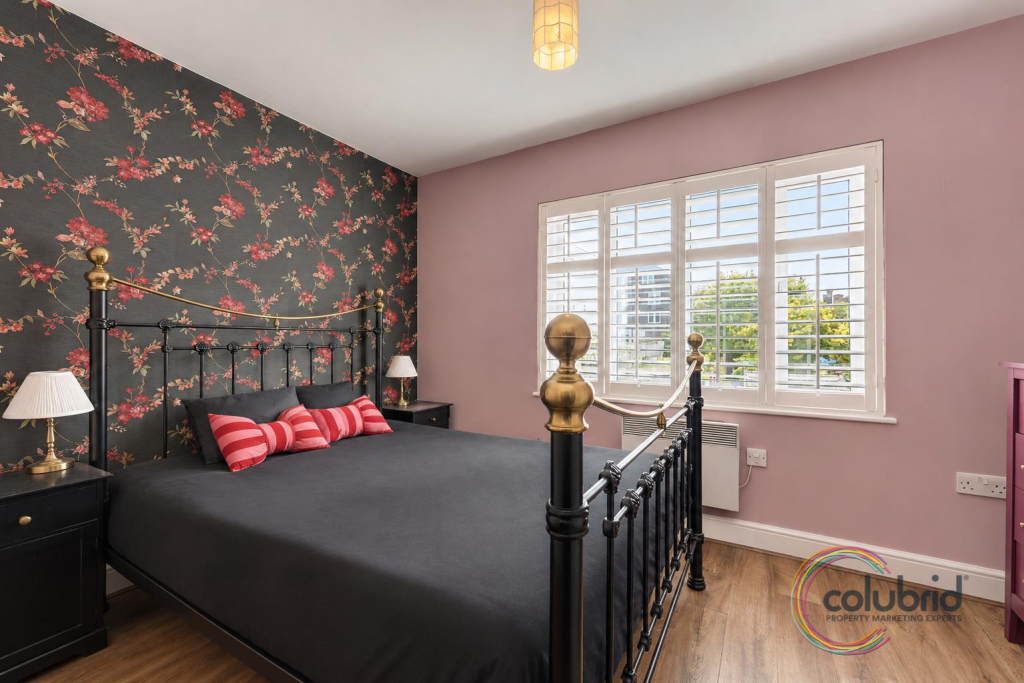 Apartment in Southend-on-Sea - More