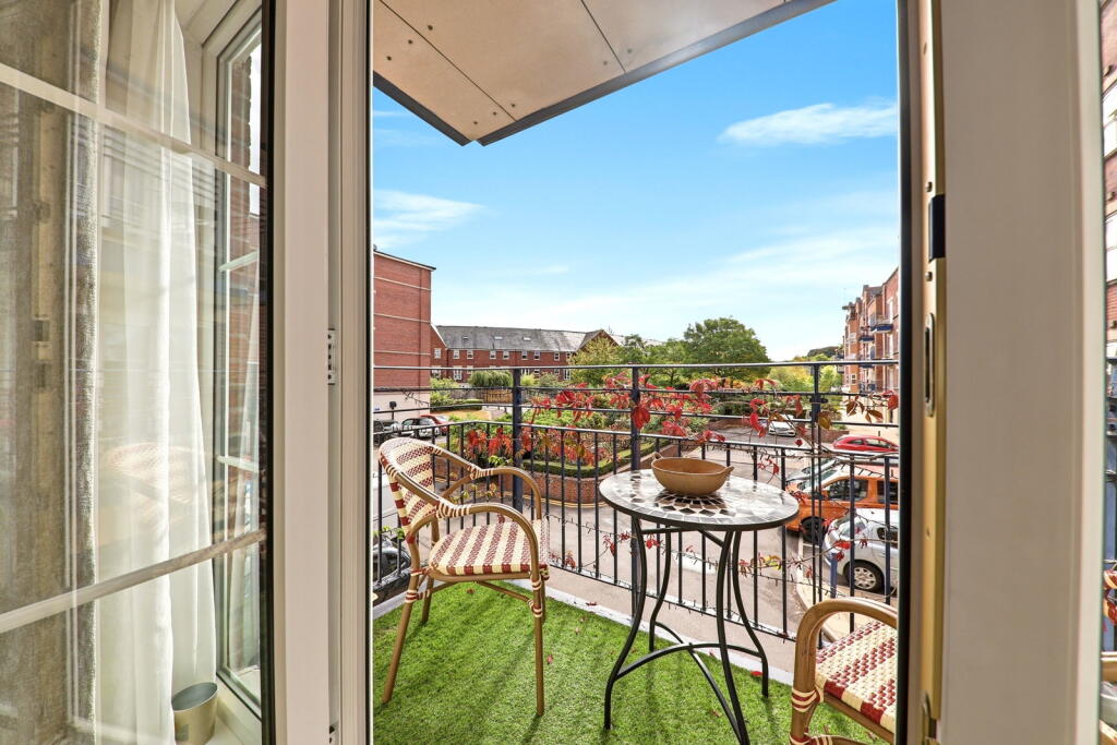 Apartment in Leeds, Weetwood - More