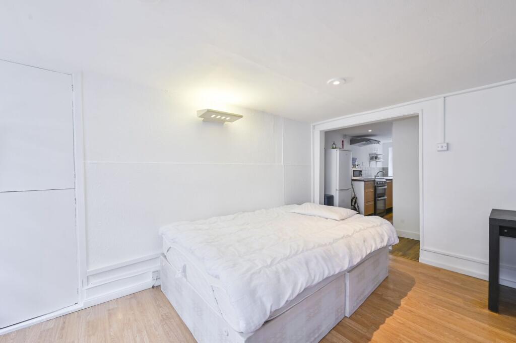 Studio flat for rent