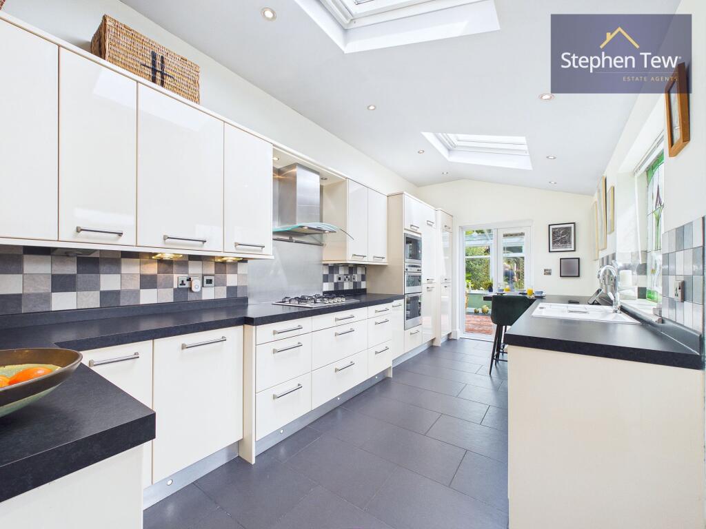 Arundel Avenue, Bispham, FY2 photo 4