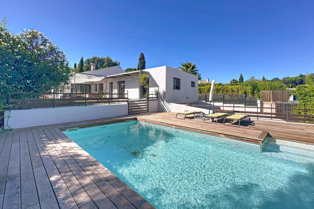 Main image of property: Provence-Alps-Cote d`Azur, Var, Cogolin