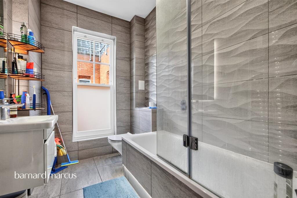 Apartment in London - View 5