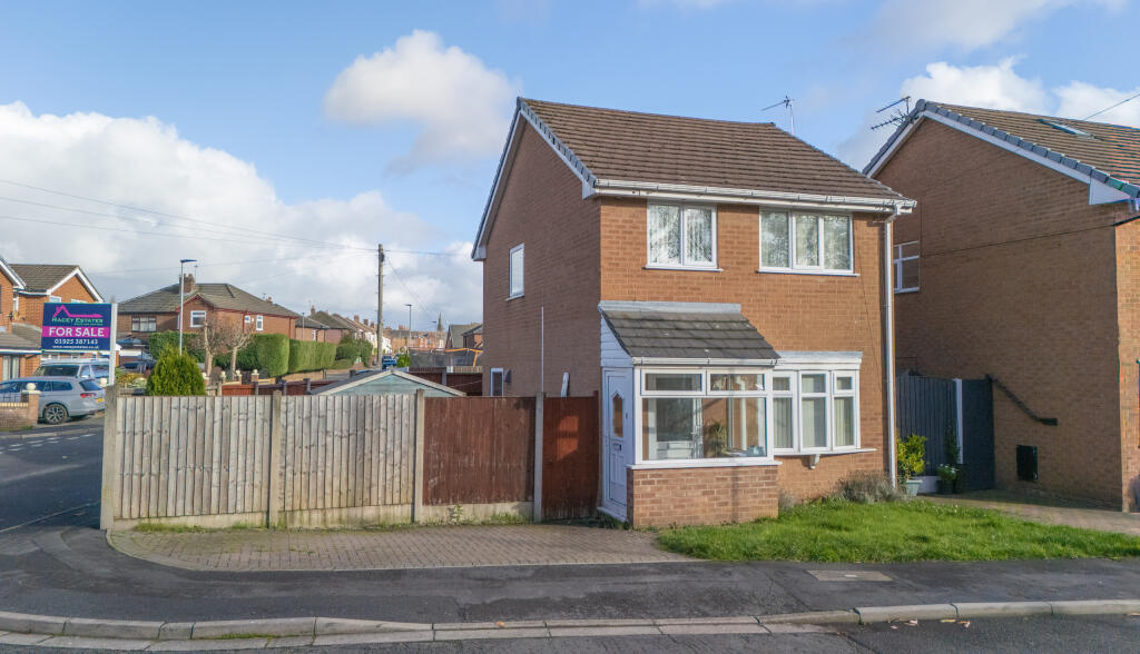 3-bed detached on Magnolia Close, Haydock, St. Helens, Merseyside, £210,000