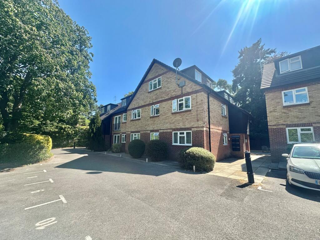 Main image of property: Lamorna, 219 Greys Road, Henley-On-Thames, Oxfordshire, RG9