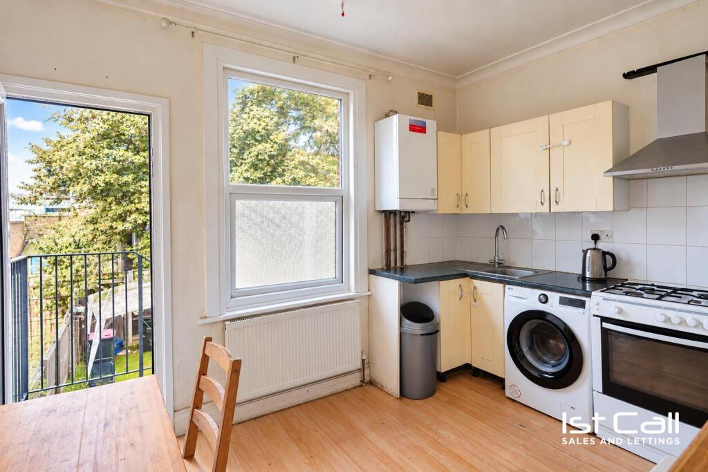 Apartment in Southend-on-Sea, Essex - View 5