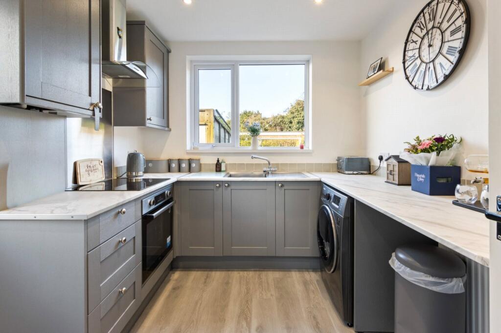 House in Doncaster, Waltham - View 4