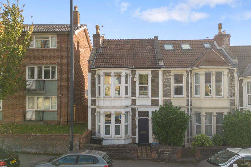 1-bed flat on Bell Hill Road, St George, £200,000