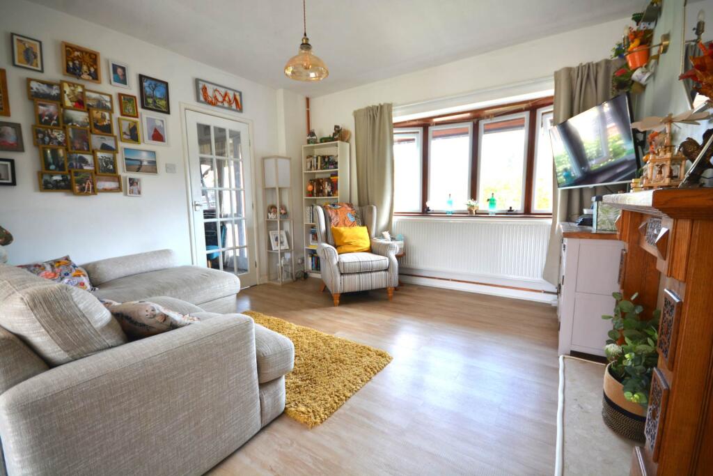 Earles Close, Stockton - View 3