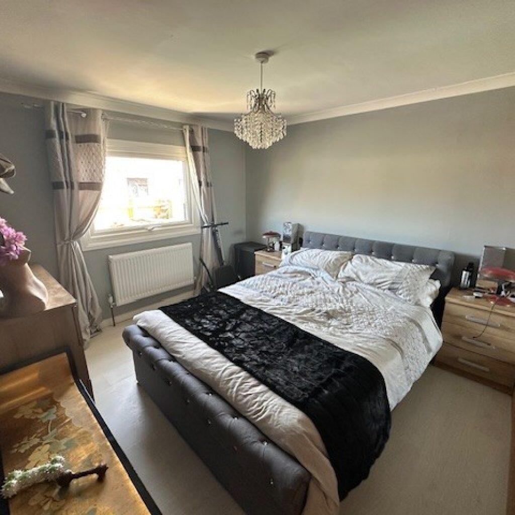 Laburnum Rise, Crookham Common, Thatcham - View 5