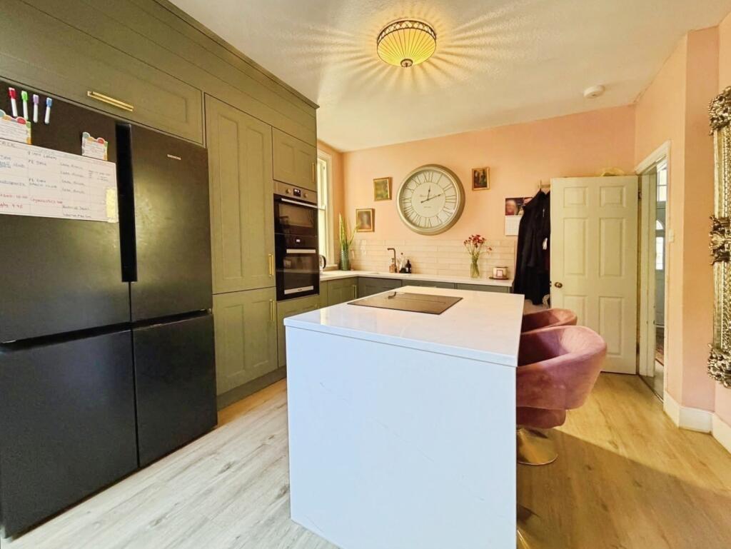 House in Surrey Heath, Surrey - View 3