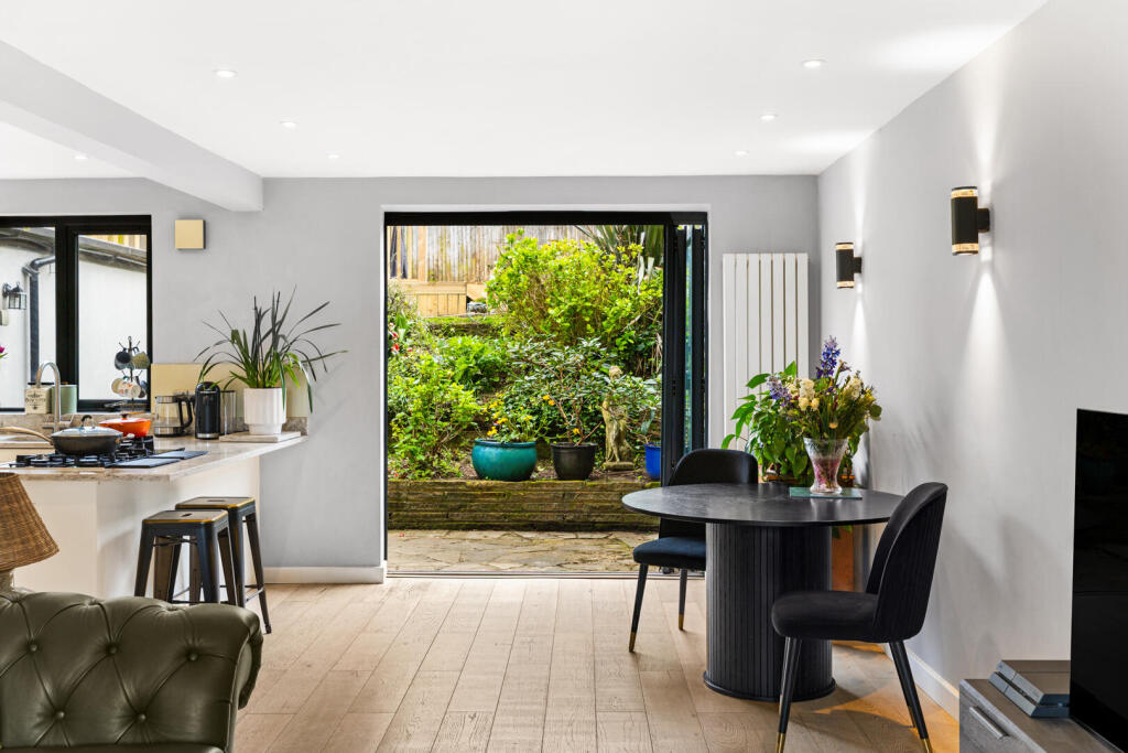 Sandringham Close, Hove photo 4