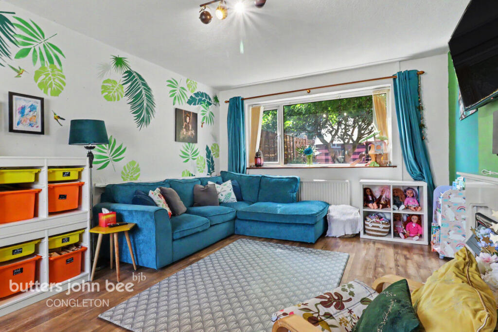 House in Congleton, West Heath - More