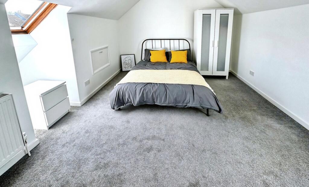 House in Hull - View 4