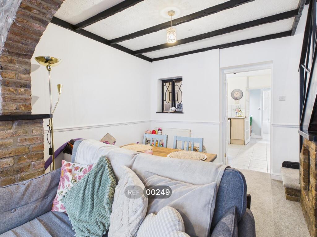 House in Hull - View 5