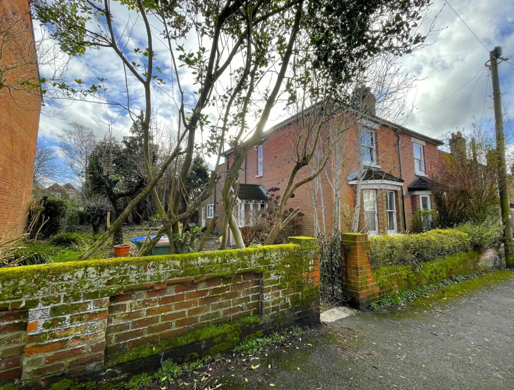 Main image of property: Rockleigh Road, Bassett, Southampton SO16 7AQ