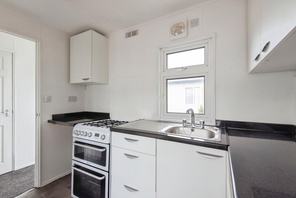 Hillcrest Park, Wilbury Hills Road, Letchworth Garden City, Hertfordshire, SG6 - View 2